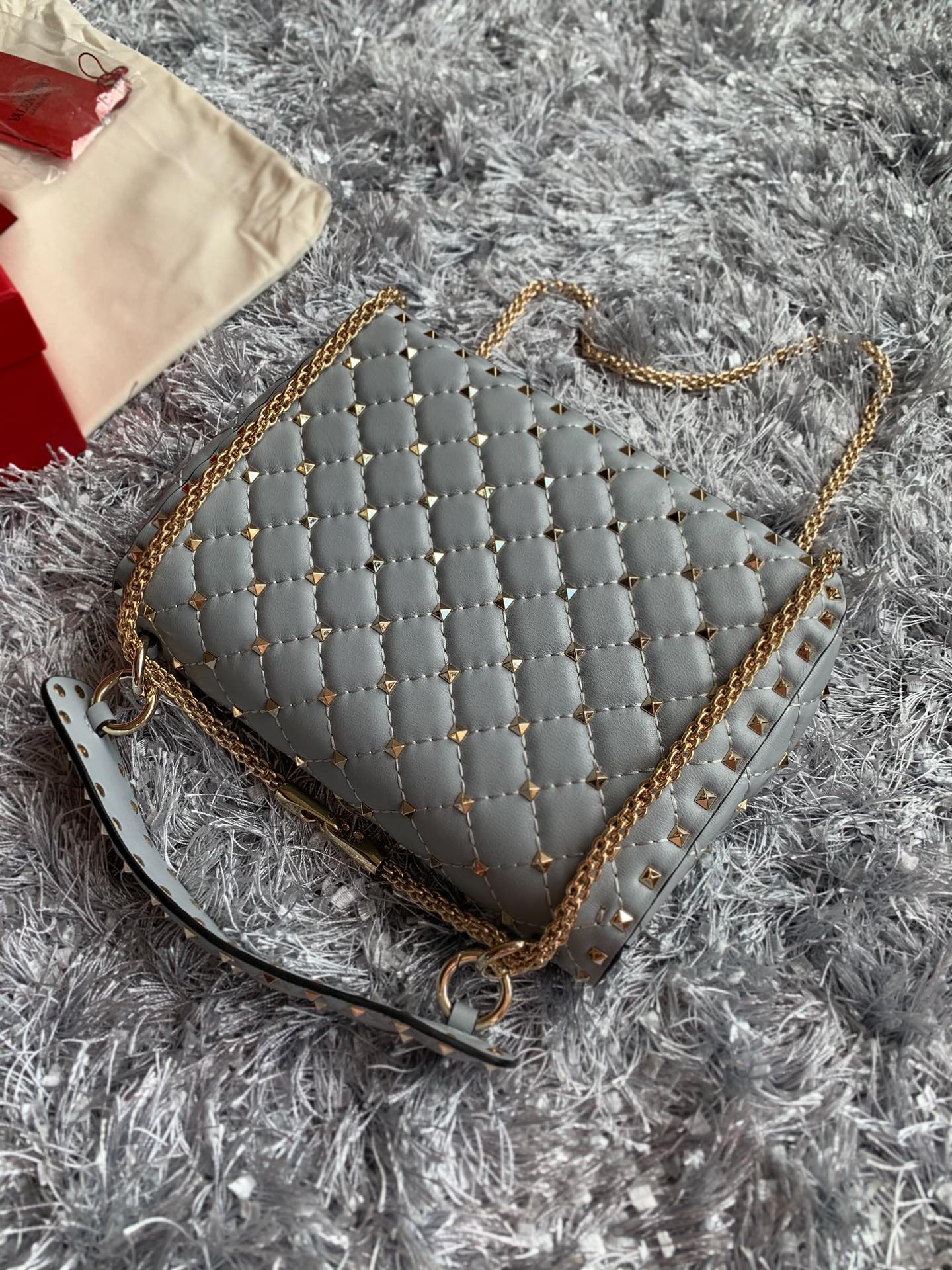 Valentino Garavani Rockstud Spike Medium Chain Bag in Grey Supple Lambskin Nappa